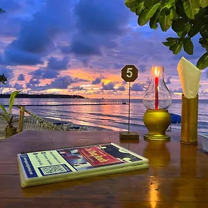 ao-thong-beach-bungalows.khao-lakhotels.com/