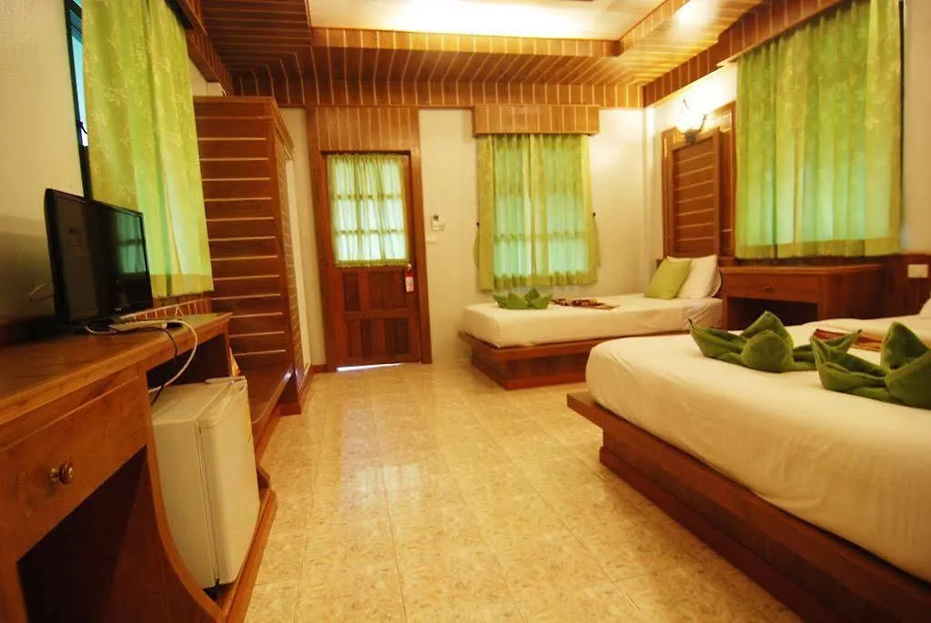 Nature Beach Resort, Ko Lanta 2*,